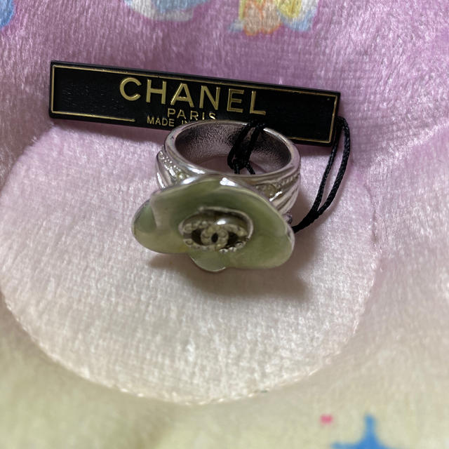 CHANEL(シャネル)のシャネル　正規品　中古　リング　指輪　ラインストーン　ロゴ　１３号 レディースのアクセサリー(リング(指輪))の商品写真