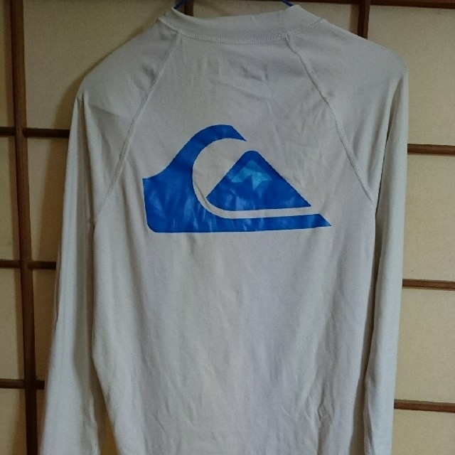 QUIKSILVER(クイックシルバー)のたあた様専用クイックシルバーラッシュガード Quicksilver スポーツ/アウトドアのスポーツ/アウトドア その他(サーフィン)の商品写真