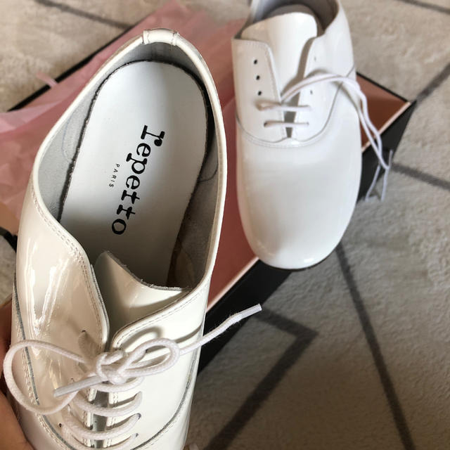 repetto(レペット)のレペット　ZIZI エナメルホワイト　37 レディースの靴/シューズ(バレエシューズ)の商品写真