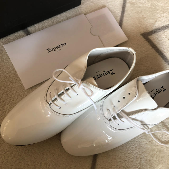 repetto(レペット)のレペット　ZIZI エナメルホワイト　37 レディースの靴/シューズ(バレエシューズ)の商品写真