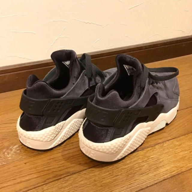 NIKE(ナイキ)の【新品未使用品 】国内未発売 NIKE AIR HUARACHE ナイキ ハラチ メンズの靴/シューズ(スニーカー)の商品写真