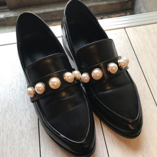 ザラ(ZARA)のドノバン パールローファー(ローファー/革靴)