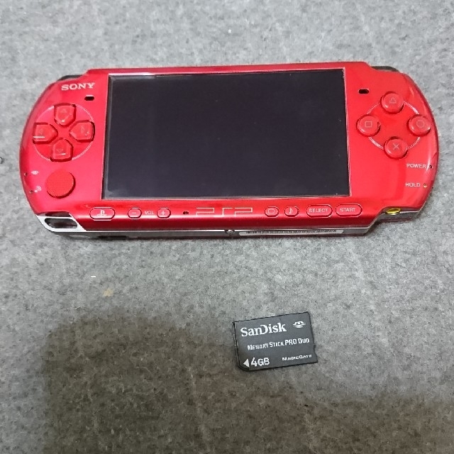 PlayStation Portable(プレイステーションポータブル)の【美品＋メモステ付き】PSP-3000 プレイステーションポータブル レッド エンタメ/ホビーのゲームソフト/ゲーム機本体(携帯用ゲーム機本体)の商品写真