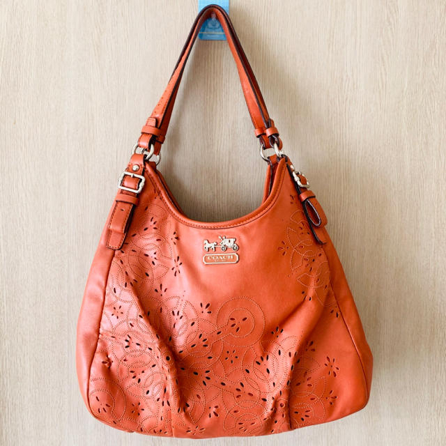 COACH - 紫陽花様🌼coach 花柄型抜きレザーバッグの通販 by Takk for