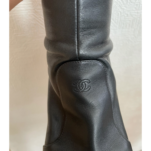 CHANEL(シャネル)のシャネル ロングブーツ ブラック レディースの靴/シューズ(ブーツ)の商品写真