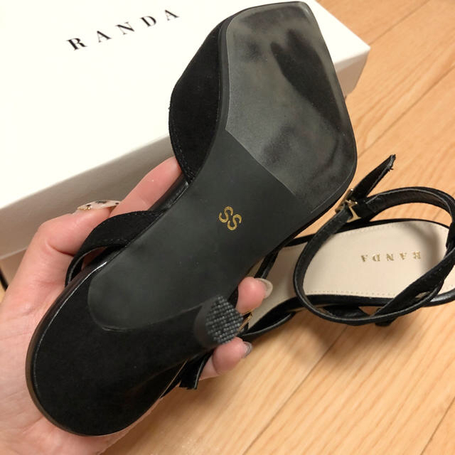 RANDA(ランダ)のRANDA 新品未使用 リボンポインテッドトゥパンプス 黒 SS レディースの靴/シューズ(ハイヒール/パンプス)の商品写真