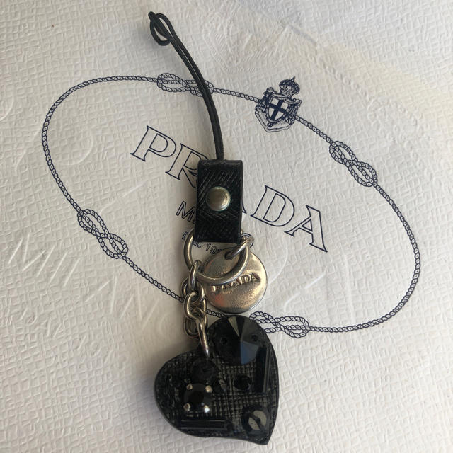 PRADA(プラダ)のPRADA プラダ　チャーム　ストラップ　キーホルダー　ハート　ビジュー レディースのアクセサリー(チャーム)の商品写真