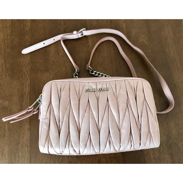 オリジナル miumiu 5bh161 miumiu 薄ピンクショルダーバッグ 【新品