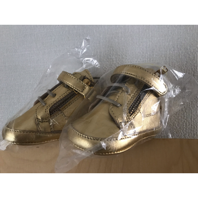 GIUZEPPE ZANOTTI(ジュゼッペザノッティ)のジュゼッペザノッティ ベビースニーカー　新品　未使用品　BOX付き キッズ/ベビー/マタニティのベビー靴/シューズ(~14cm)(スニーカー)の商品写真