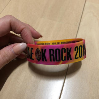 ONE OK ROCKの2015 35 xxxv リストバンド(ミュージシャン)