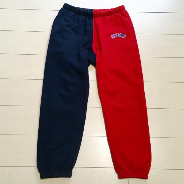 Supreme(シュプリーム)の希少 正規品 supreme Split Sweatpant スウェットパンツ メンズのパンツ(その他)の商品写真