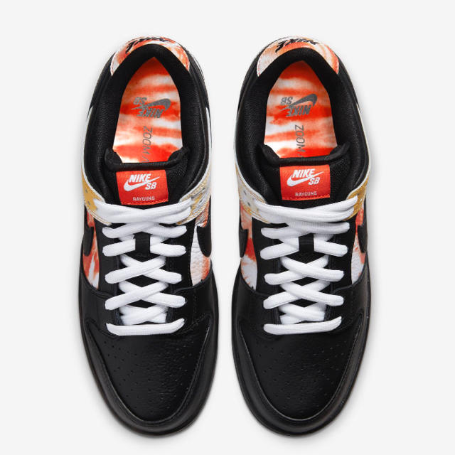 NIKE(ナイキ)のNIKE SB DUNK LOW RAYGUN 黒　26.5 国内正規品　新品 メンズの靴/シューズ(スニーカー)の商品写真