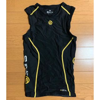 スキンズ(SKINS)のスキンズ ノースリーブ アンダースパッツ 黒 Mサイズ 中古品 美品(トレーニング用品)