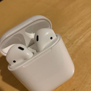 アップル(Apple)のAirPods（エアーポッズ）お正月1/3までの出品(ヘッドフォン/イヤフォン)