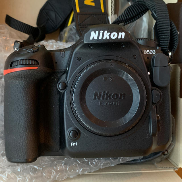 Nikon(ニコン)のNIKON D500 16-80 VR キット+NIKKOR LENS 35mm スマホ/家電/カメラのカメラ(デジタル一眼)の商品写真