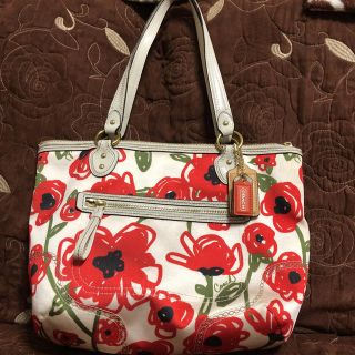 コーチ(COACH)のCOACH チャーム付きバッグ 花柄(トートバッグ)