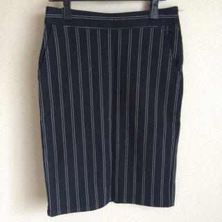 ナチュラルビューティーベーシック(NATURAL BEAUTY BASIC)のストライプタイトスカート(ひざ丈スカート)