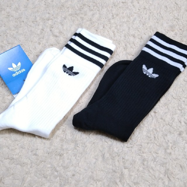 adidas(アディダス)の新品 22-24cm adidas originals 靴下 白×黒 2足組 レディースのレッグウェア(ソックス)の商品写真