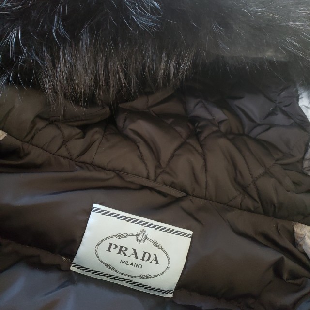 PRADA(プラダ)の新品同様  PRADA プラダ ダウンコート豪華ゴージャスFoxファー 38 レディースのジャケット/アウター(ダウンコート)の商品写真