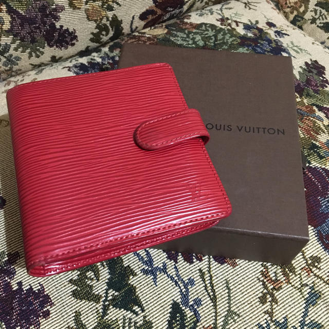 LOUIS VUITTON(ルイヴィトン)の（美品）ルイヴィトン　エピ　2つ折り財布 レディースのファッション小物(財布)の商品写真