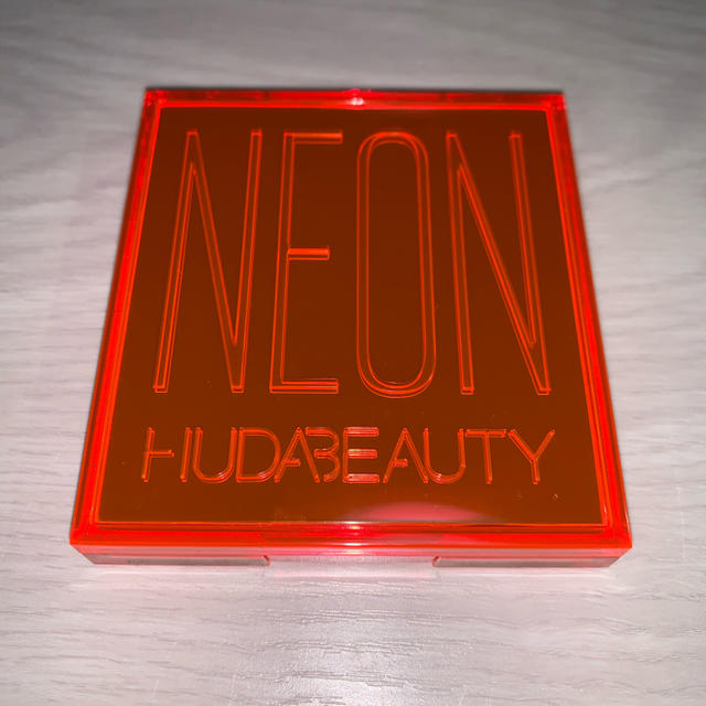 Sephora(セフォラ)のネオンオレンジ HUDA BEAUTY Obsessions コスメ/美容のベースメイク/化粧品(アイシャドウ)の商品写真