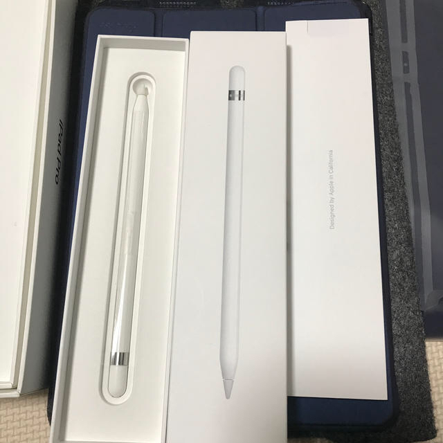 Apple(アップル)のアップルペンシル　iPad 10.5 ケース2つ　スマートカバー スマホ/家電/カメラのスマホアクセサリー(iPadケース)の商品写真