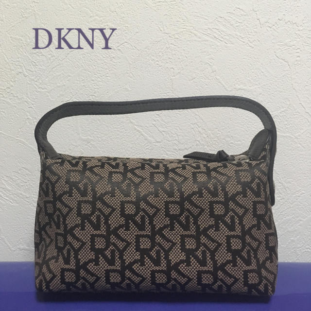 最終価格 新品未使用 DKNY ダナキャランニューヨーク バック型ポーチ レディースのファッション小物(ポーチ)の商品写真