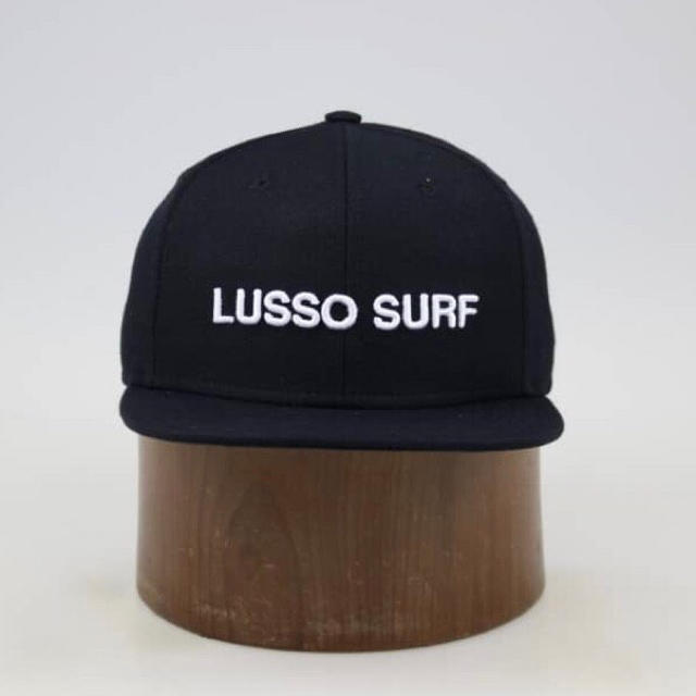 Ron Herman(ロンハーマン)の正規品ステッカー付き☆LUSSO SURF ロゴ刺繍キャップ　帽子☆RVCA メンズの帽子(キャップ)の商品写真