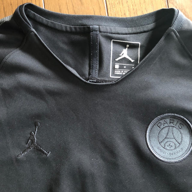 NIKE(ナイキ)のナイキ　PSG×ジョーダンコラボTシャツ　ジュニア160 スポーツ/アウトドアのサッカー/フットサル(ウェア)の商品写真