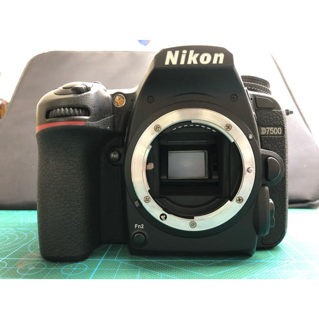 Nikon  D7500 ボディ＋バッテリー、キャップセット