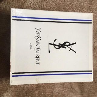 イヴサンローランボーテ(Yves Saint Laurent Beaute)のイヴ・サンローランのバック(セカンドバッグ/クラッチバッグ)