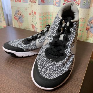 ナイキ(NIKE)のNIKEトレーニングシューズ(シューズ)