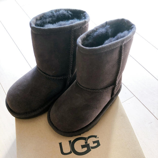 UGG(アグ)のUGG キッズ　ムートンブーツ キッズ/ベビー/マタニティのキッズ靴/シューズ(15cm~)(ブーツ)の商品写真