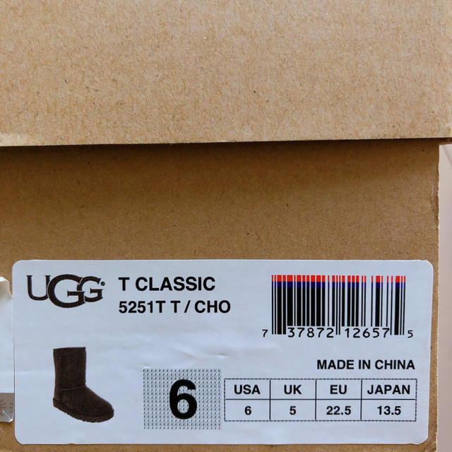 UGG(アグ)のUGG キッズ　ムートンブーツ キッズ/ベビー/マタニティのキッズ靴/シューズ(15cm~)(ブーツ)の商品写真