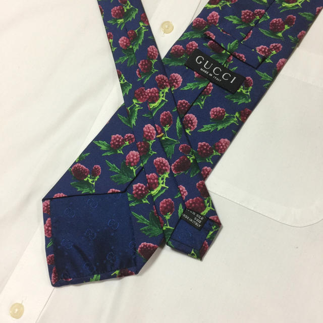 Gucci(グッチ)のGUCCI グッチ 花柄 高級シルク 総柄 ネクタイ メンズのファッション小物(ネクタイ)の商品写真