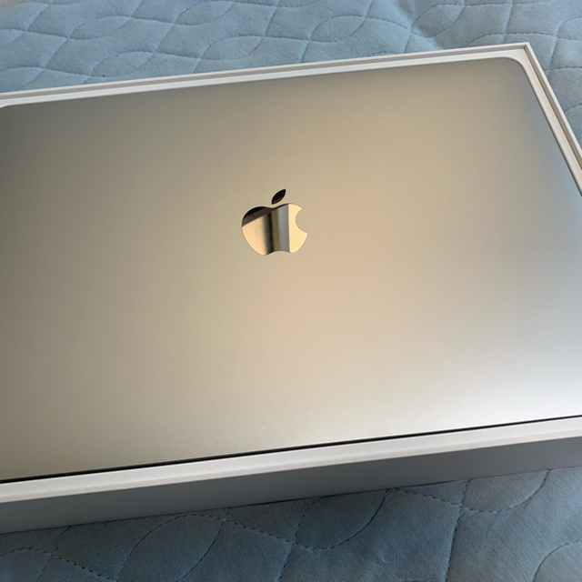 MacBook Pro 2019 13インチ　128gb i5  シルバー