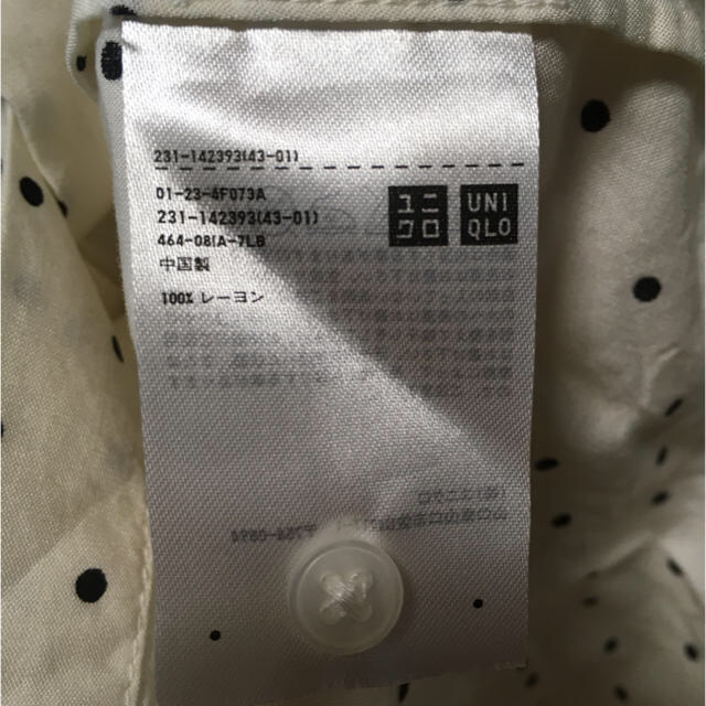 UNIQLO(ユニクロ)のユニクロ　リボン付きブラウス　ドット柄 レディースのトップス(シャツ/ブラウス(長袖/七分))の商品写真