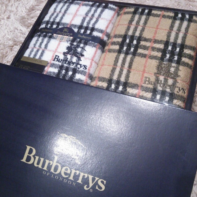 BURBERRY(バーバリー)のバーバリー☆フェイスタオル レディースのファッション小物(ハンカチ)の商品写真