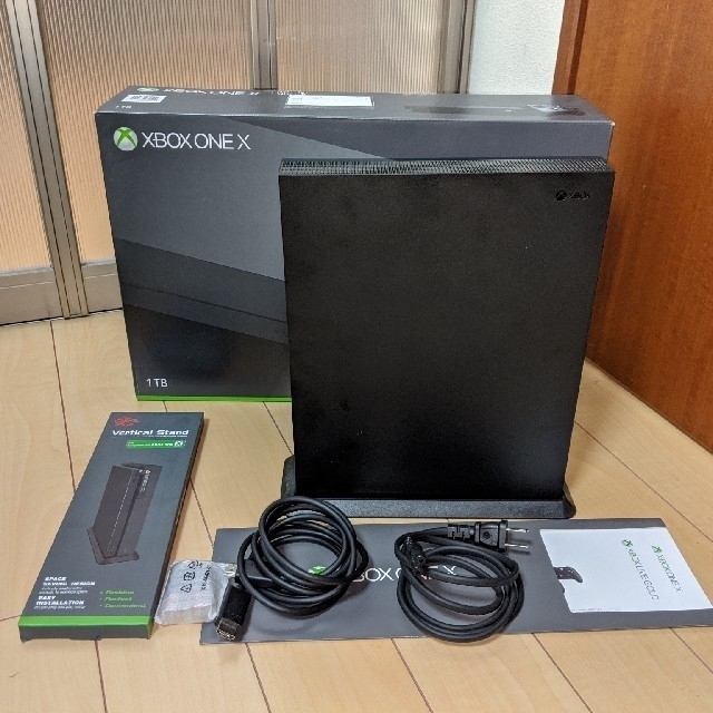 Xbox(エックスボックス)のMicrosoft Xbox One X XBOX ONE ゲーム機本体 エンタメ/ホビーのゲームソフト/ゲーム機本体(家庭用ゲーム機本体)の商品写真