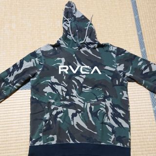 新品 RVCA 迷彩柄パーカー