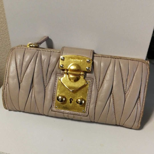 miumiu(ミュウミュウ)の長財布　miumiu　ピンクベージュ レディースのファッション小物(財布)の商品写真