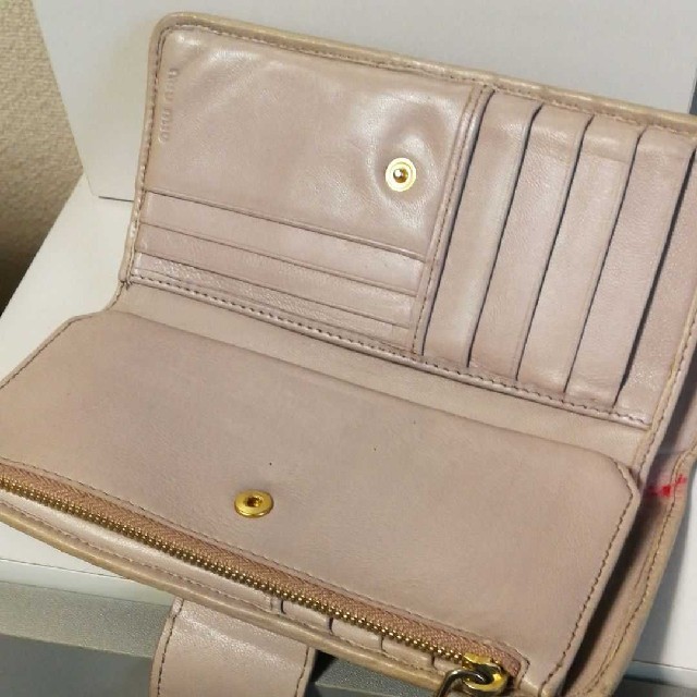 miumiu(ミュウミュウ)の長財布　miumiu　ピンクベージュ レディースのファッション小物(財布)の商品写真