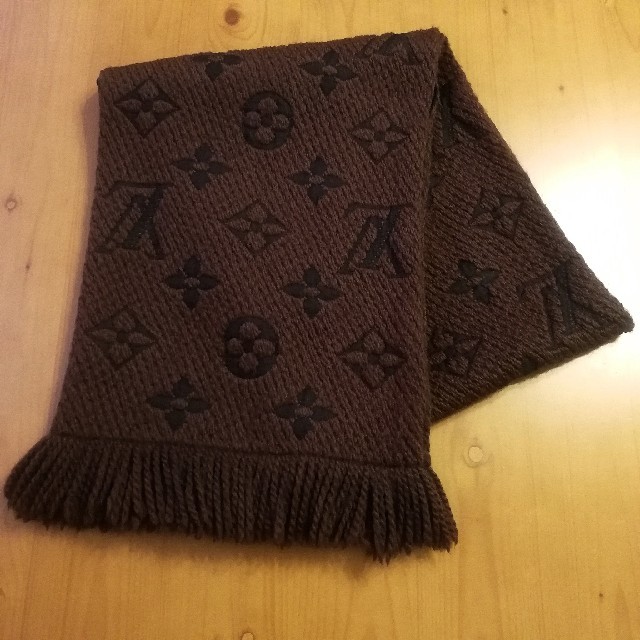 LOUIS VUITTON エシャルプ ロゴマニア