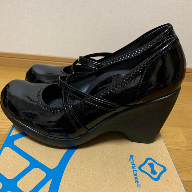 Re:getA(リゲッタ)のリゲッタ クロスベルトパンプス エナメルRe:getA L レディースの靴/シューズ(ハイヒール/パンプス)の商品写真