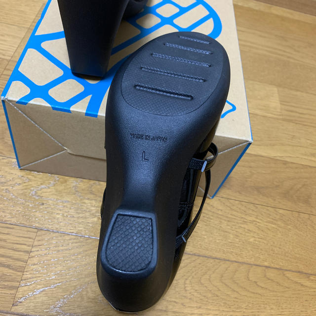 Re:getA(リゲッタ)のリゲッタ クロスベルトパンプス エナメルRe:getA L レディースの靴/シューズ(ハイヒール/パンプス)の商品写真