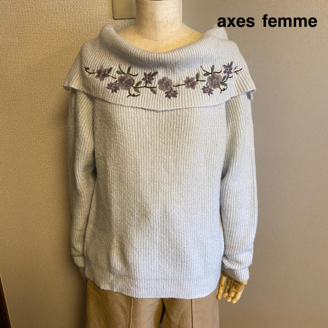 axes femme(アクシーズファム)の【axes femme】 アクシーズファム 花柄刺繍　オフタートル ニット　 レディースのトップス(ニット/セーター)の商品写真