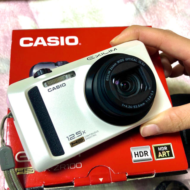 【CASIO】デジタルカメラ EXILIM EX-ZR100 ホワイト