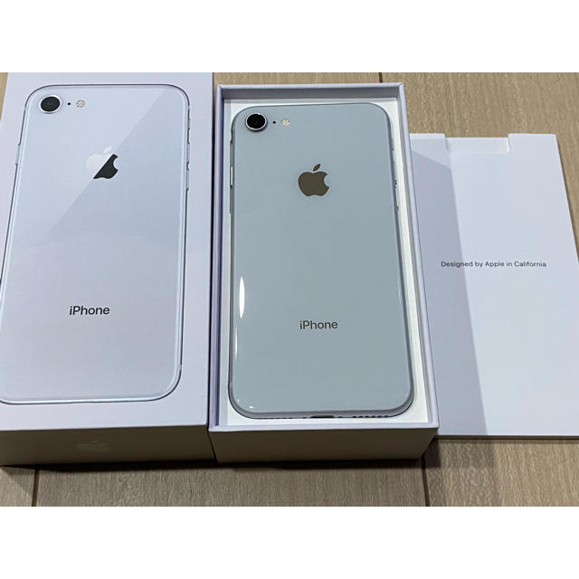 iPhone(アイフォーン)のヨイヒト様専用 超美品 Appleストア iPhone8 SIMフリー 64GB スマホ/家電/カメラのスマートフォン/携帯電話(スマートフォン本体)の商品写真