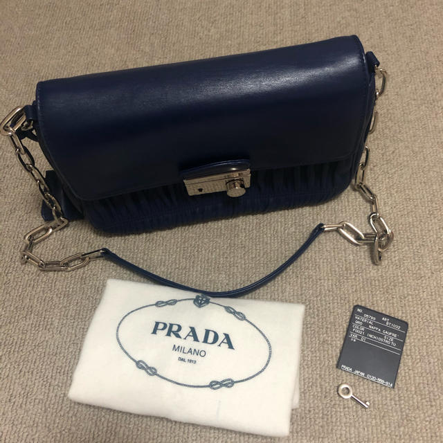 PRADA ショルダーバック