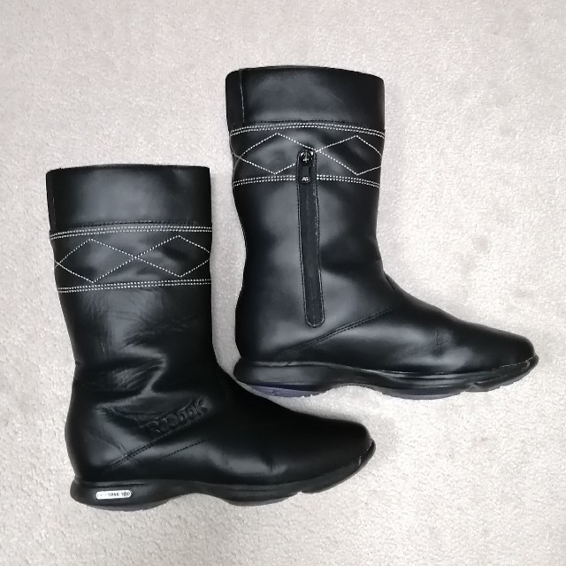 Reebok(リーボック)のReebok　EASYTONE TOO DIVINE　ブーツ　ブラック　24cm レディースの靴/シューズ(ブーツ)の商品写真